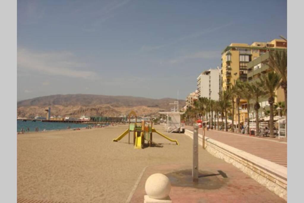 El Rinconcito Cubano En La Playa Apartment Almeria Luaran gambar